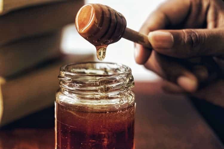 Wooden Dipper and Manuka Honey