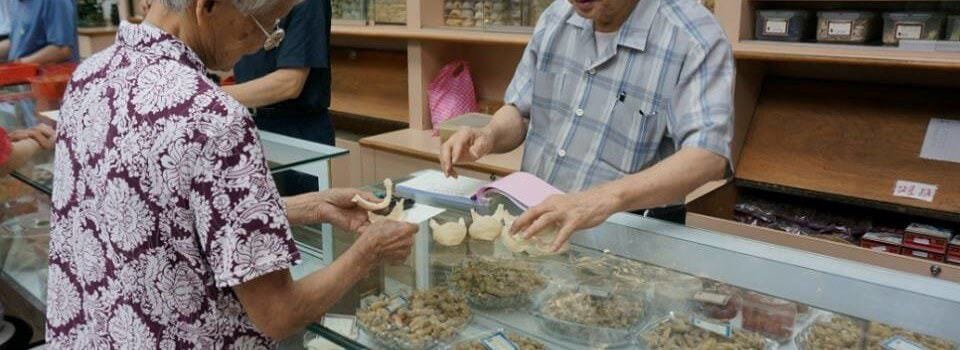 buying bird's nest at a traditional chinese medicine clinic 