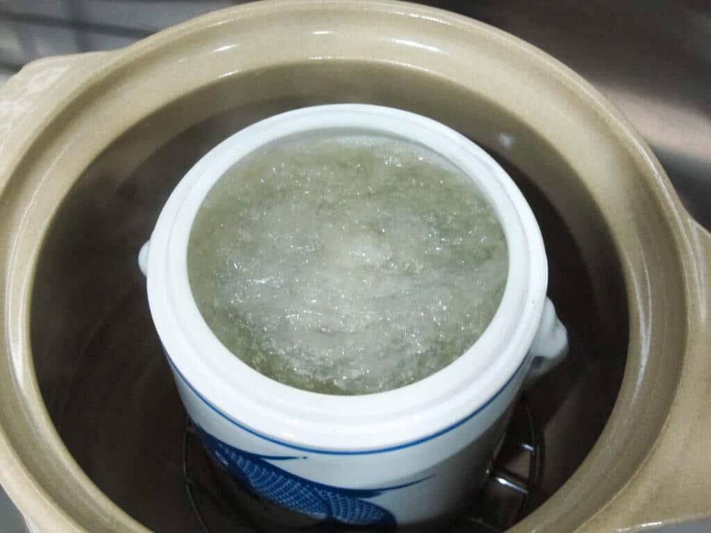 boiling a pot of bird's nest soup 